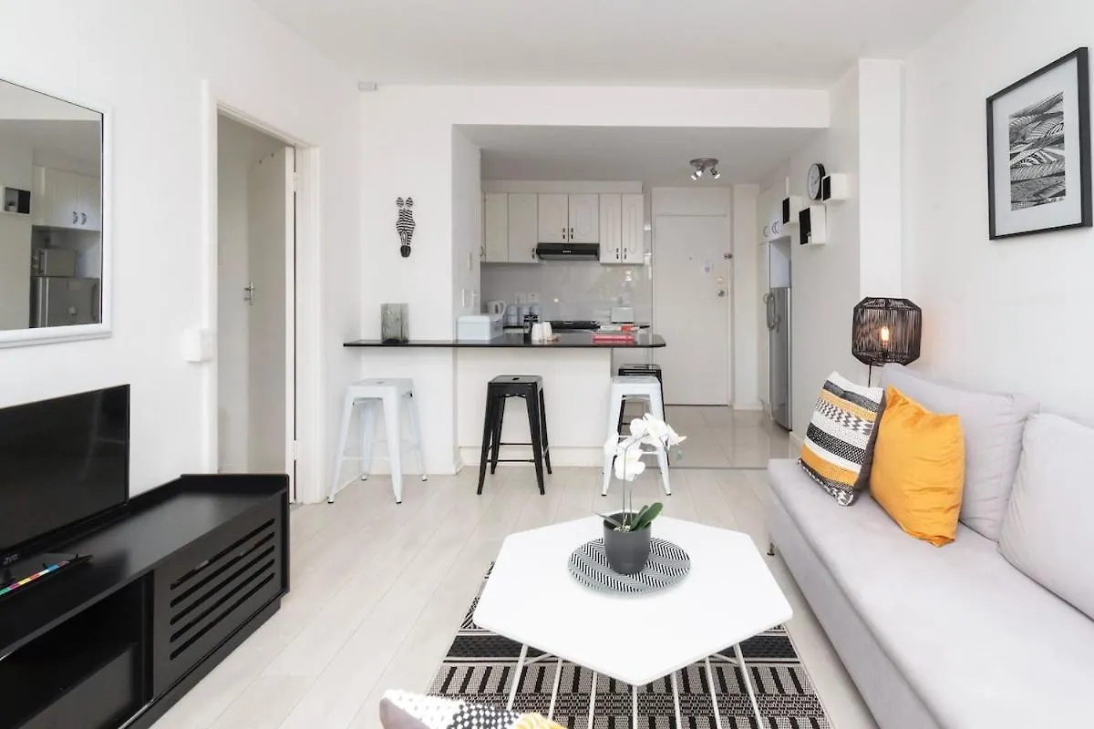Apartment In Seapoint, Pool And Free Parking. Ciudad del Cabo