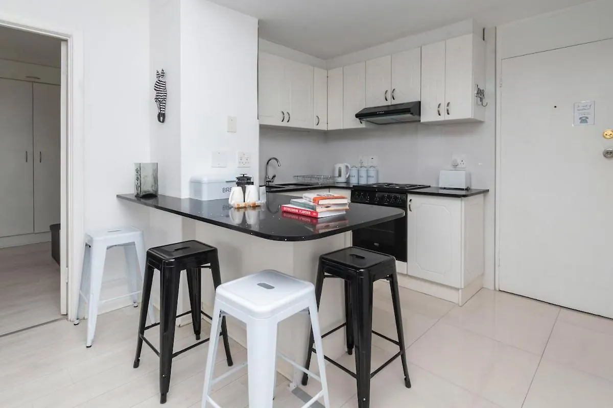 Apartment In Seapoint, Pool And Free Parking. Ciudad del Cabo
